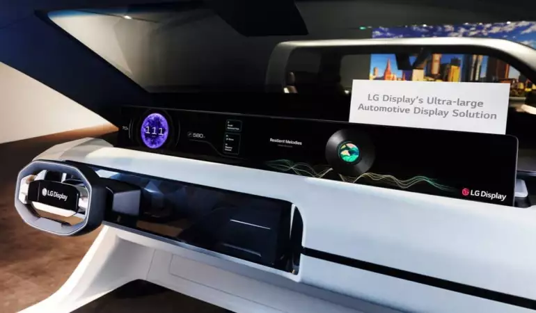 Приготовьтесь к будущему: гигантские автомобильные дисплеи LG уже здесь